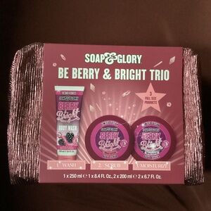 Soap & Glory Be Berry & Bright Body Trio Blackberry & Musk, 1.0 set